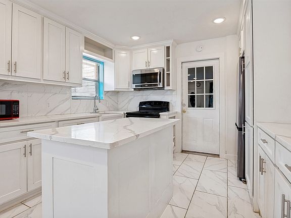 5th image of 4108 Sunday Hill Dr