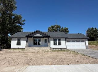 218 9th Ave W, Benkelman, NE 69021