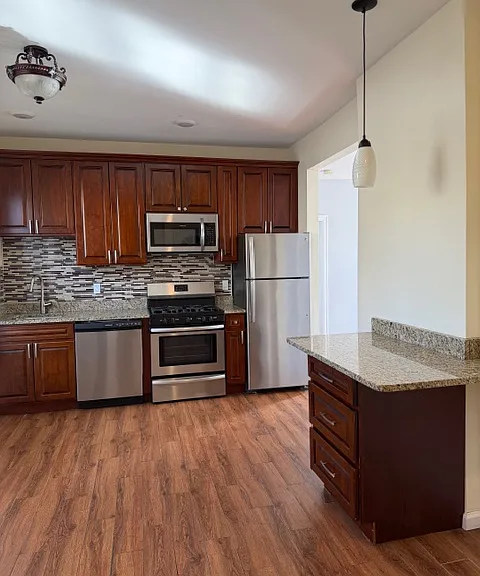 25 Cross St #4 — Photo 1