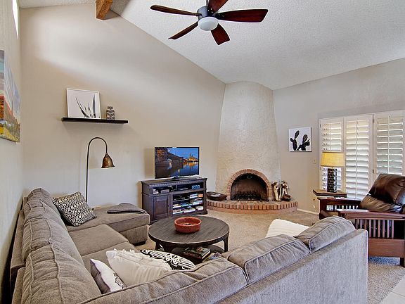 Great rm w/ fireplace