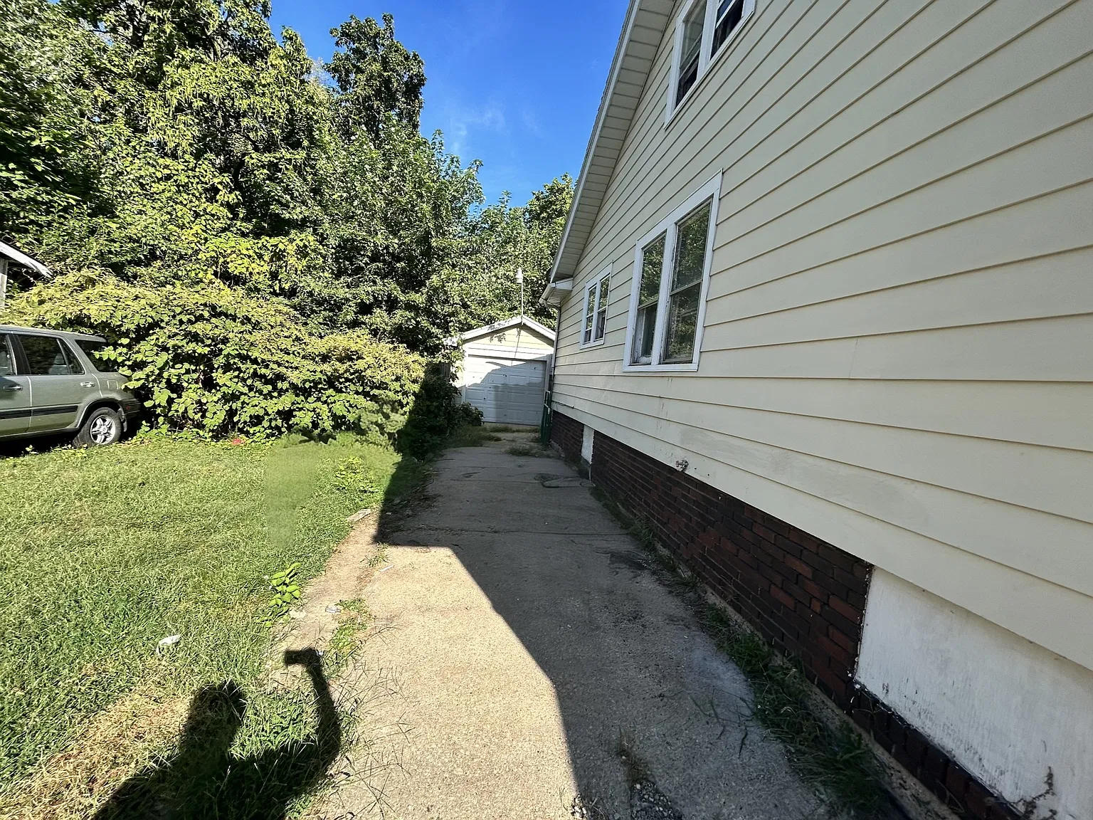 3 bed, 1200 sqft, $850 — Photo 3