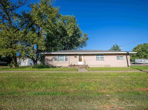 29 N Webster St, Red Cloud, NE 68970