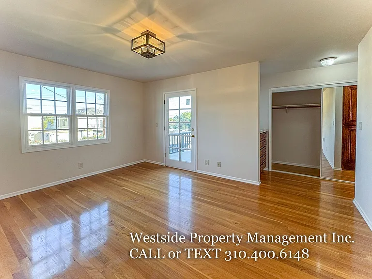 2445 22nd St — Photo 36