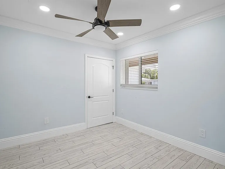 1128 SW 7th St — Photo 25
