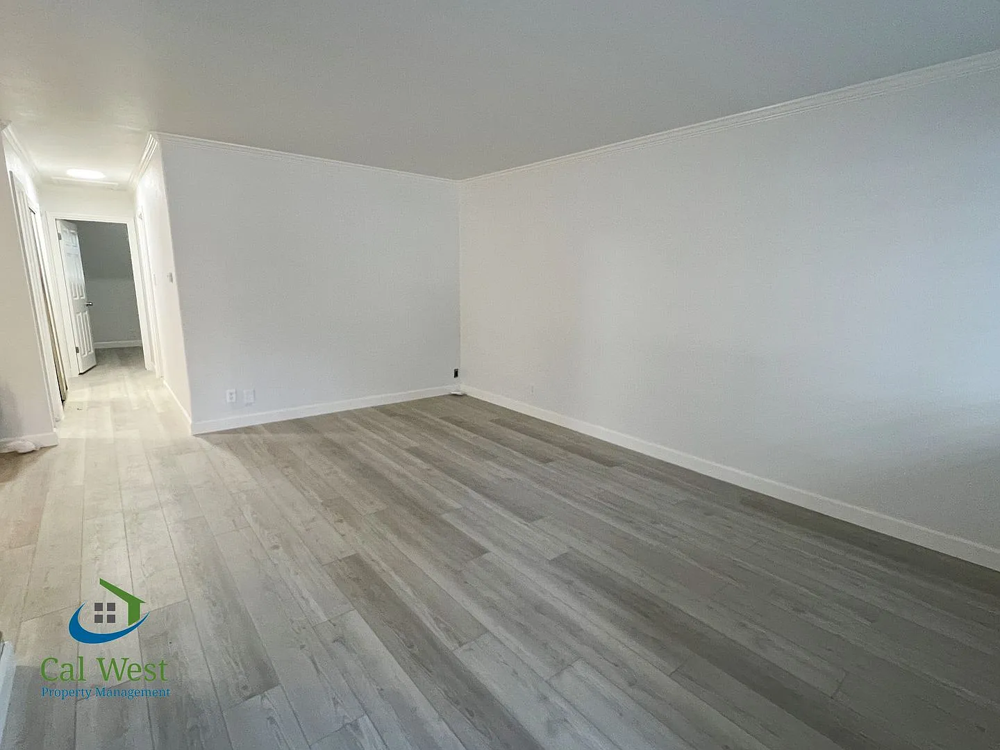 $4595 - Updated and Refreshed 3 Br/2Ba Single Family Home near Hellyer Park — Photo 3