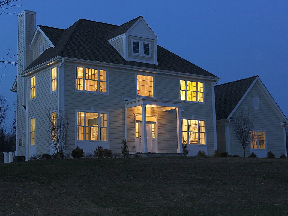 1st image of 32 Stonehollow Dr