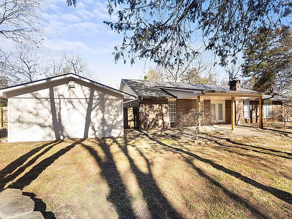 2nd image of 2539 N Warwick Dr