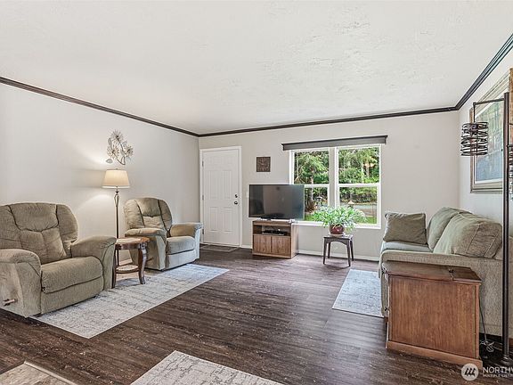 5th image of 1047 Beaver Creek Road