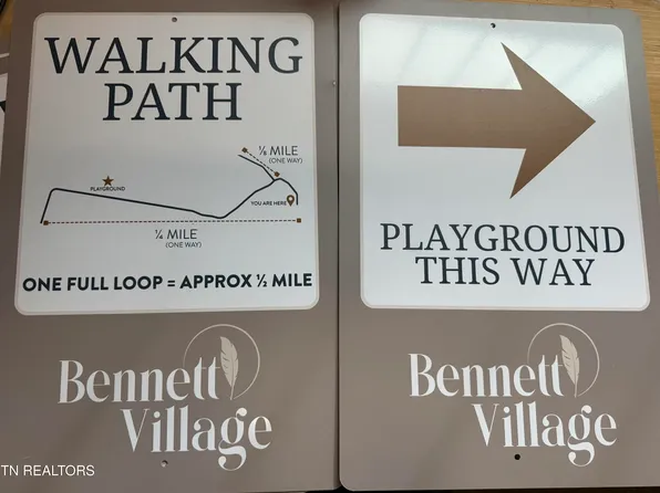 1716 Bennett Village Dr, Maryville, TN 37804