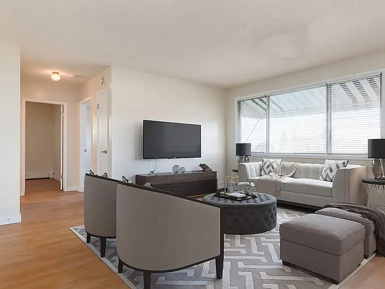 721 1st Ave NW #9 — Photo 1