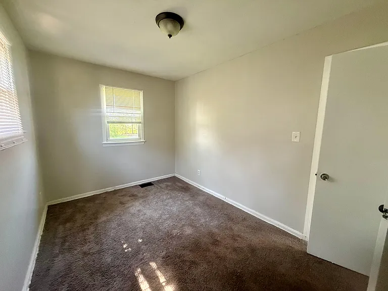 4816 E 173rd St — Photo 5
