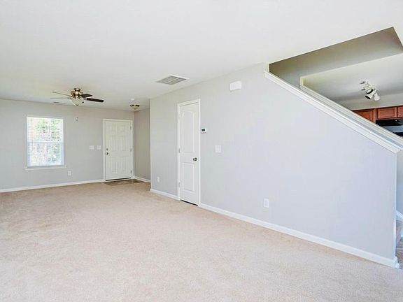 4th image of 576 Camel St