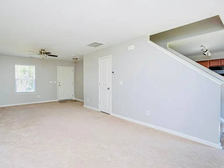 576 Camel St — Photo 4