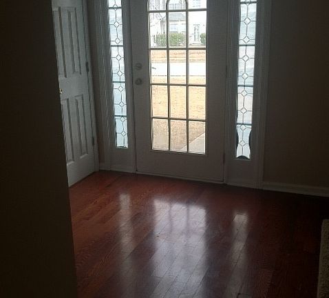 Roomy foyer