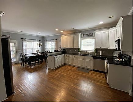 Kitchen and breakfast nook