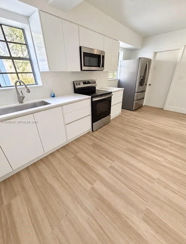 2 bed, 1.0 bath, $2,599 — Photo 3