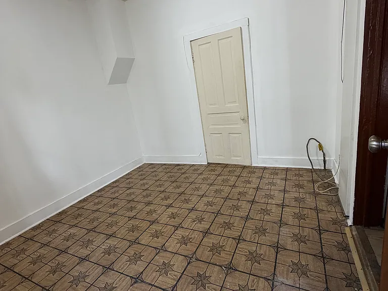 1827 S Ruble St #1R — Photo 2