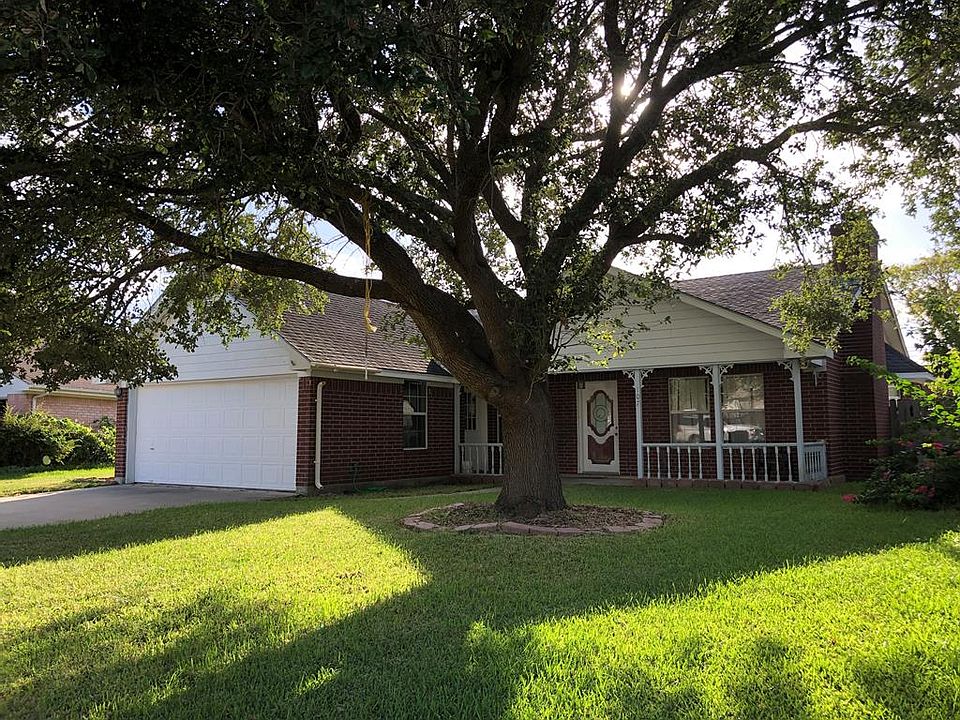 1st image of 107 Pecanwood Pl