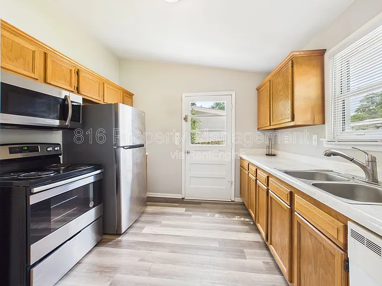 622 Christopher St — Photo 12