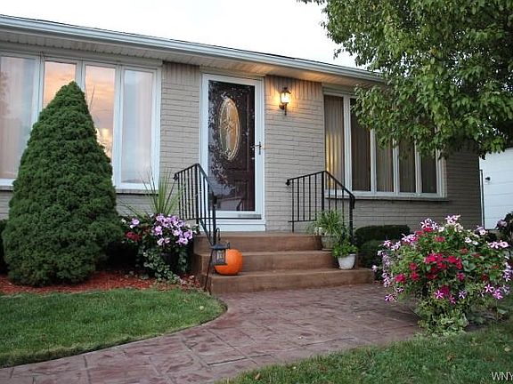 3rd image of 76 Castlewood Dr