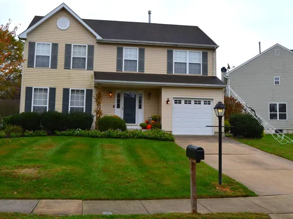 24 Woodyfield Ln, Delran, NJ 08075