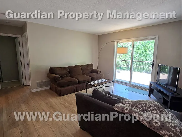 831 Pontiac Ln — Photo 4
