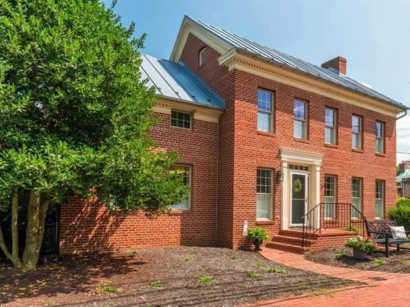 107 N Church St, Shepherdstown, WV 25443