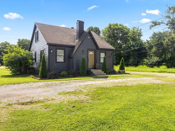 1554 N Leverett Ave, Fayetteville, AR 72703