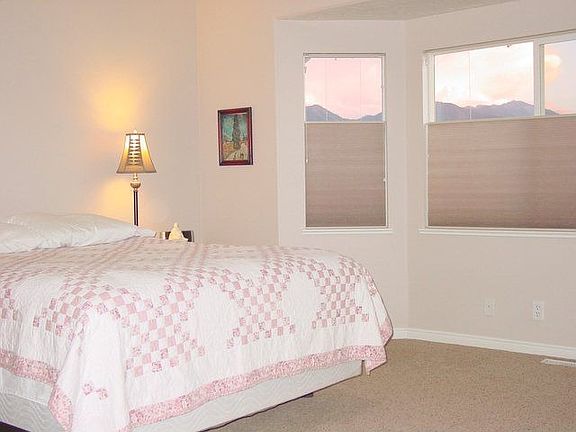 Master Bed w/Bay Windows