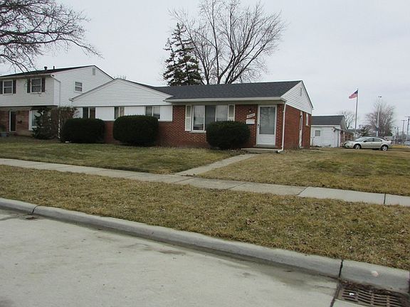2nd image of 30547 Blairmoor Dr