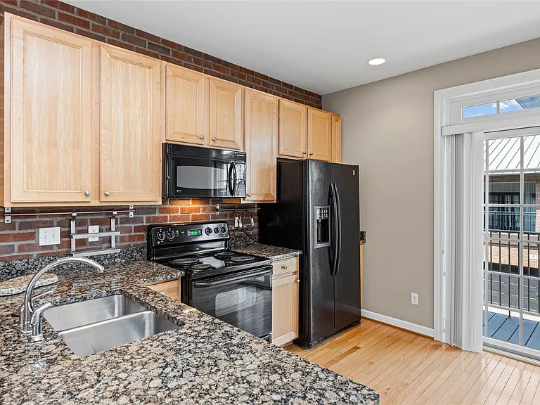 420 Lewis Ct — Photo 20