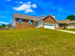 1902 Roscoe Dr, Clarksville, TN 37042