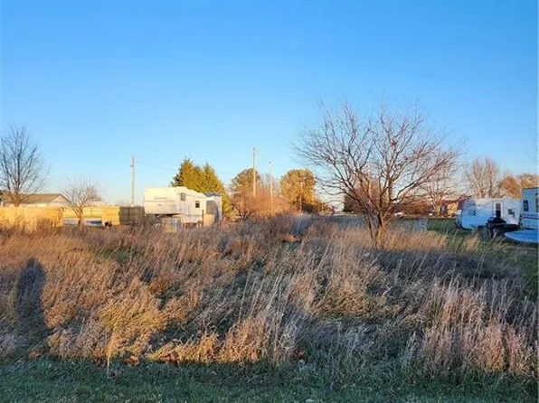 54 Lost Forest Trl, Linn Valley, KS 66040