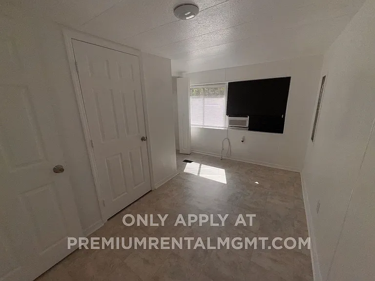 1137 S Christiana Ave — Photo 5