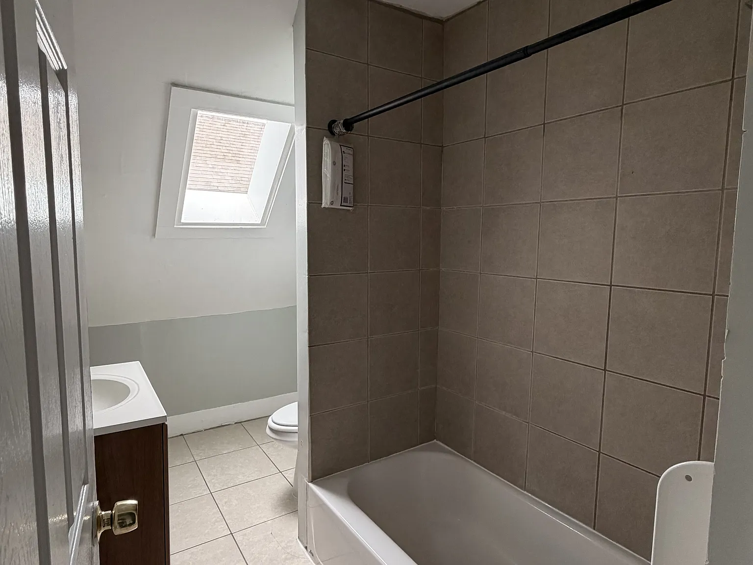 2 bed, 700 sqft, $1,700 — Photo 3