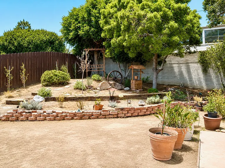 1764 Soledad Way — Photo 24