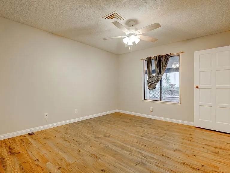 2204 Plaza Del Robles — Photo 8