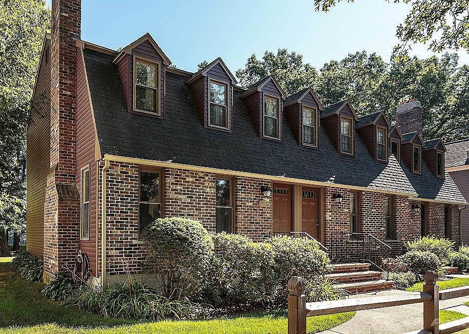 299 Wellman Ave., end unit & waterfront