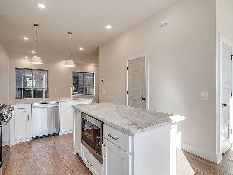 2820 Weisenberger St #102 — Photo 6