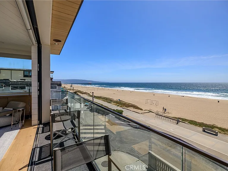 2200 The Strand #B — Photo 4