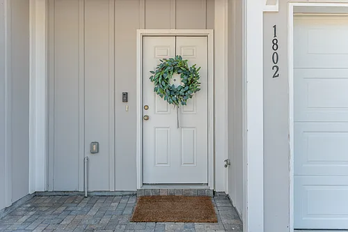 1802 Stable Ln #B2 Photo 1