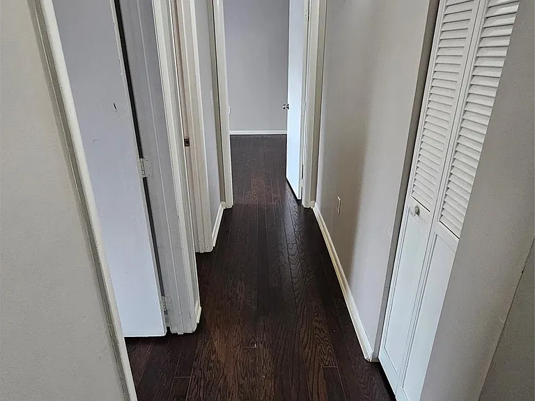 4811 Spring Lake Dr #E — Photo 11