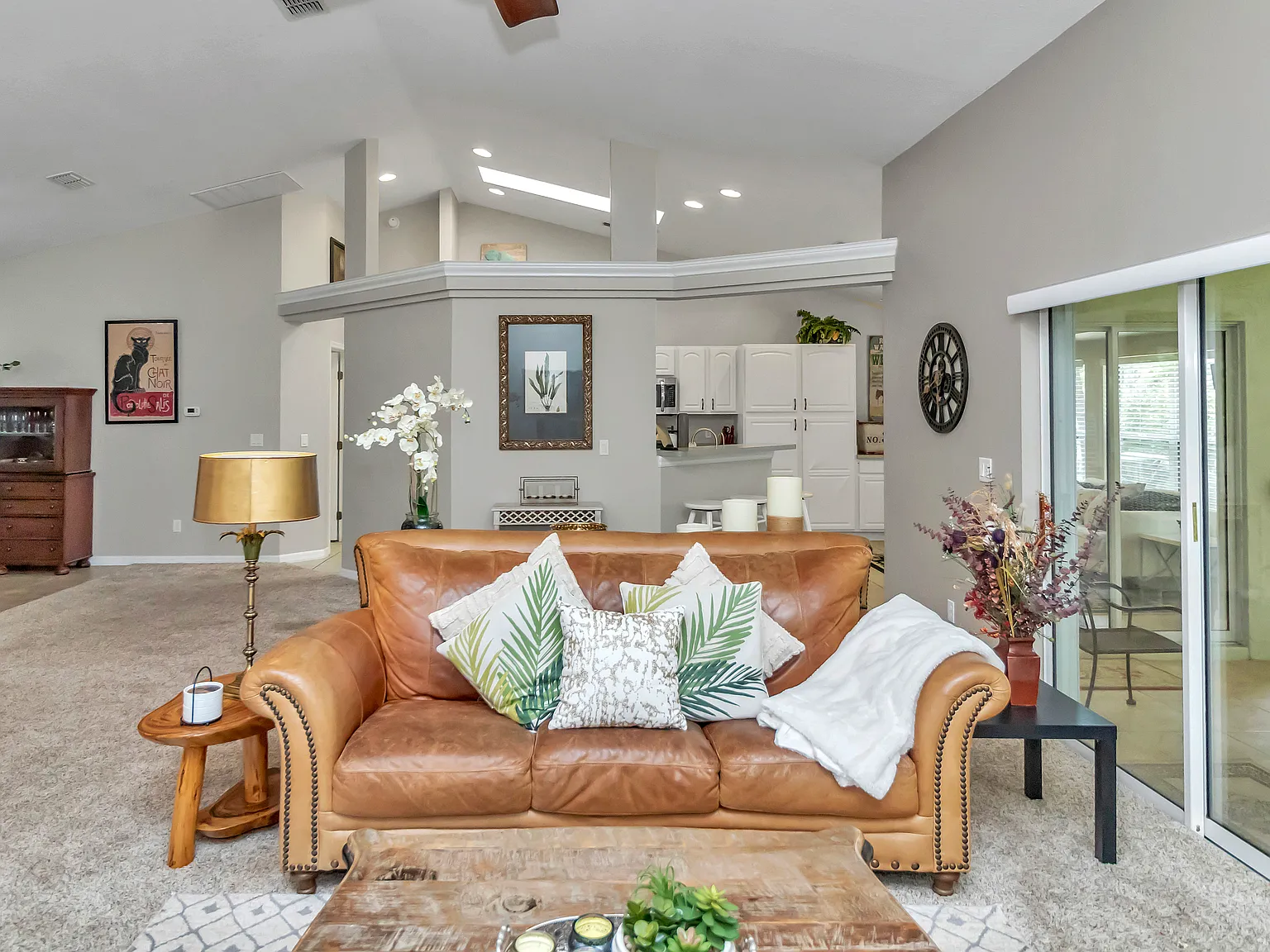3 bed, 2330 sqft, $4,000 — Photo 3