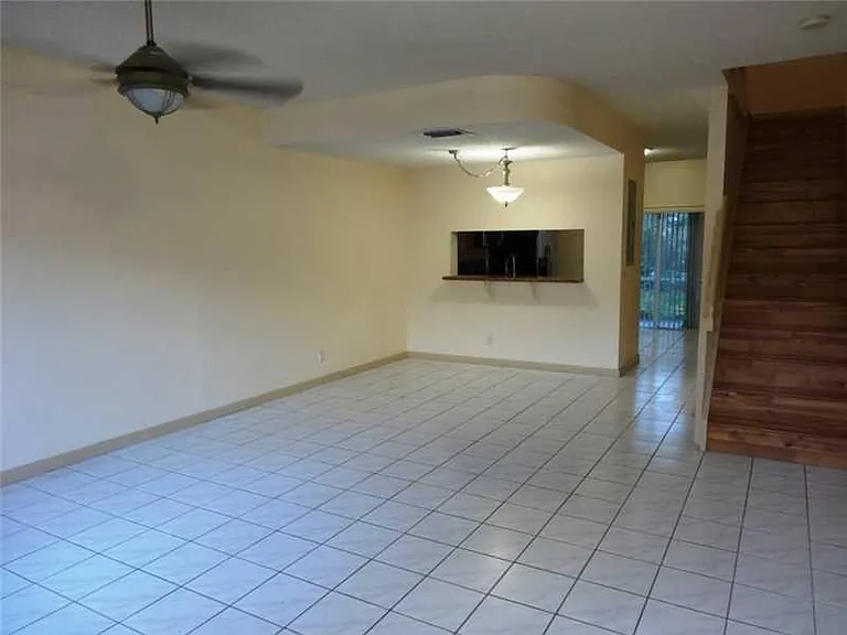 9934 NW 56th Pl — Photo 3