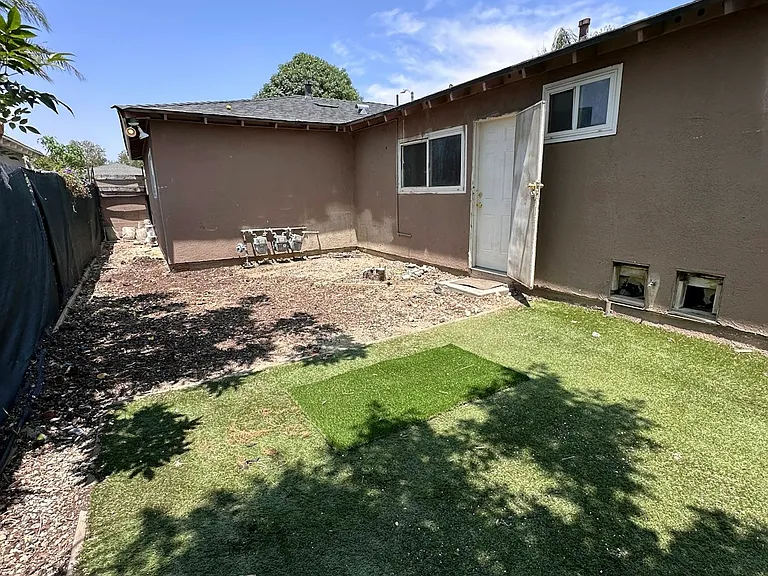 Backyard - entrance thru bedroom
