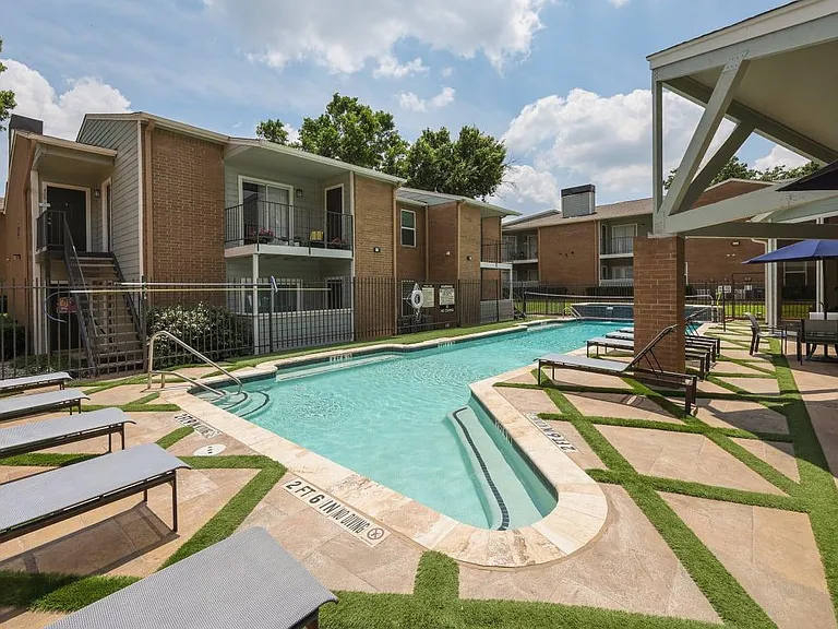 Deerwood Apartments — Photo 17