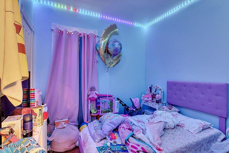 5th image of 2418 Campbell Avenue