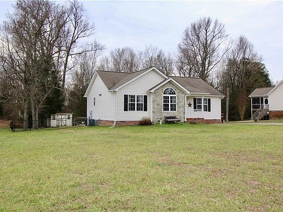 3rd image of 2417 Foxfire Ln