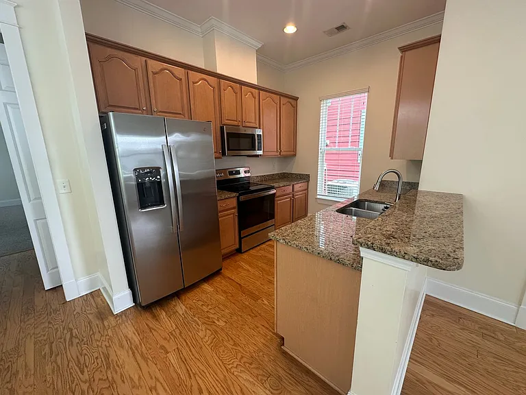 754 Murray Ave — Photo 11
