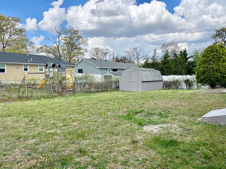 944 Longboat Ave — Photo 14